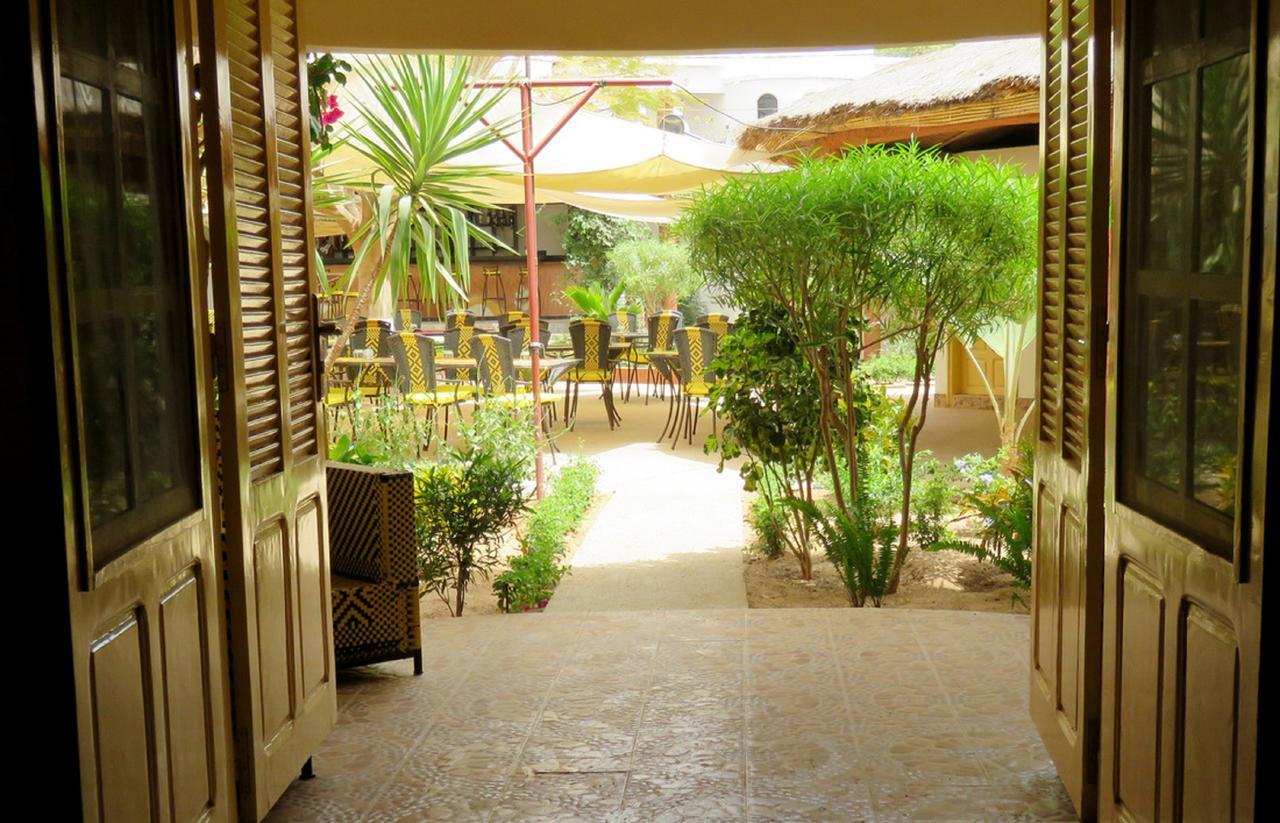 Hôtel Le Lion Dort à La La Somone Extérieur photo
