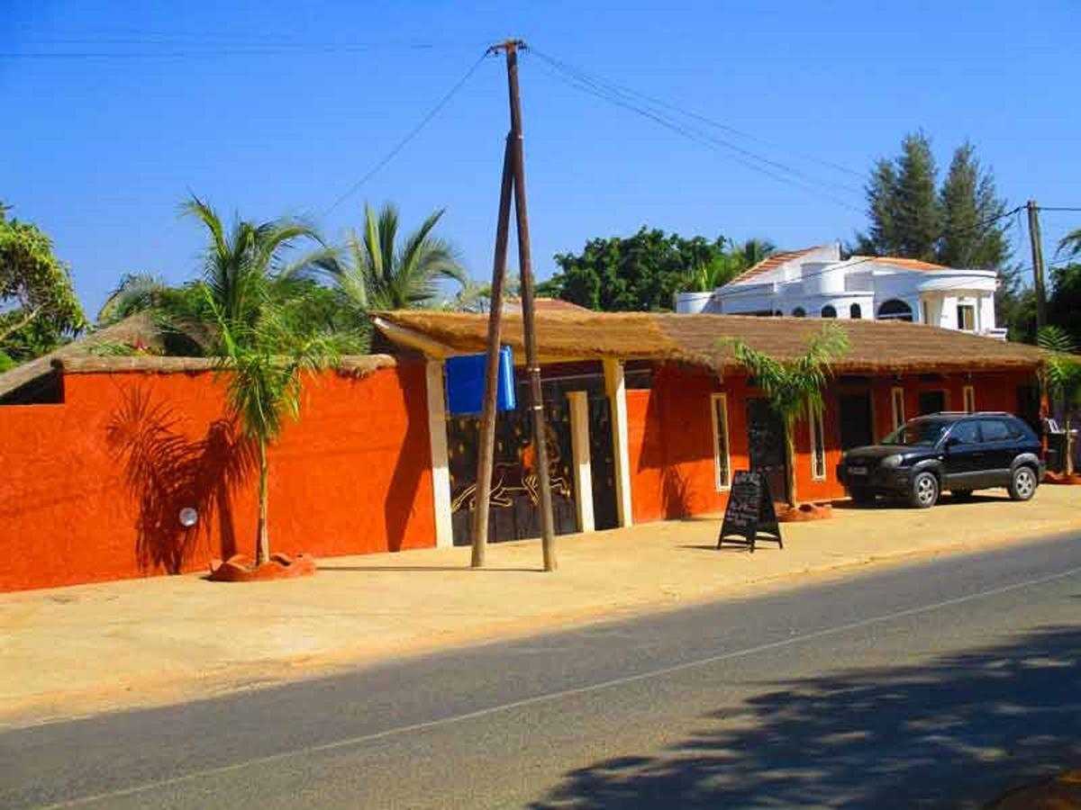Hôtel Le Lion Dort à La La Somone Extérieur photo